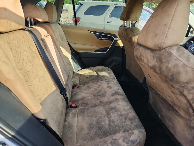 Photo 11 from auction – 2022 TOYOTA RAV4 with VIN 2T3P1RFV7NW262345