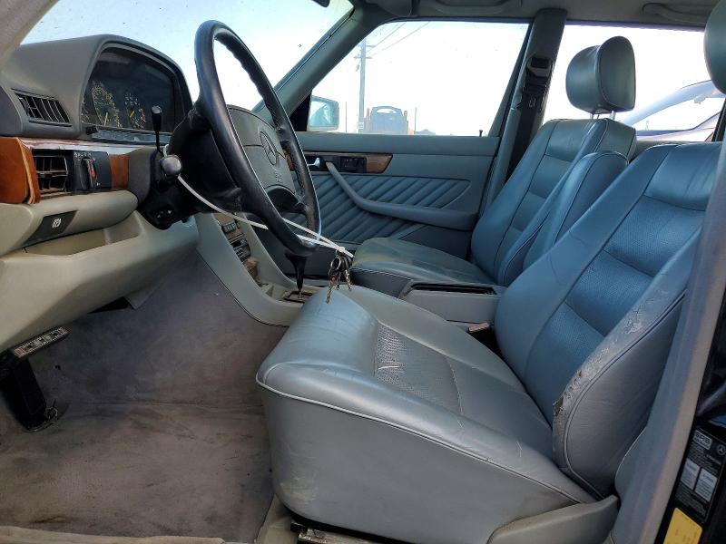 Photo 7 from auction – 1990 MERCEDES-BENZ 560 with VIN WDBCA39E1LA528900