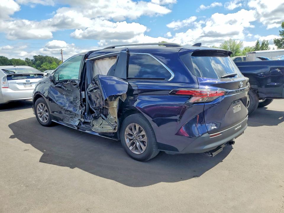 Photo 2 from auction – 2022 TOYOTA SIENNA with VIN 5TDKSKFC9NS067684