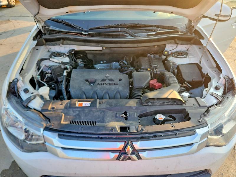 Photo 12 from auction – 2015 MITSUBISHI OUTLANDER with VIN JA4AD3A33FZ008658