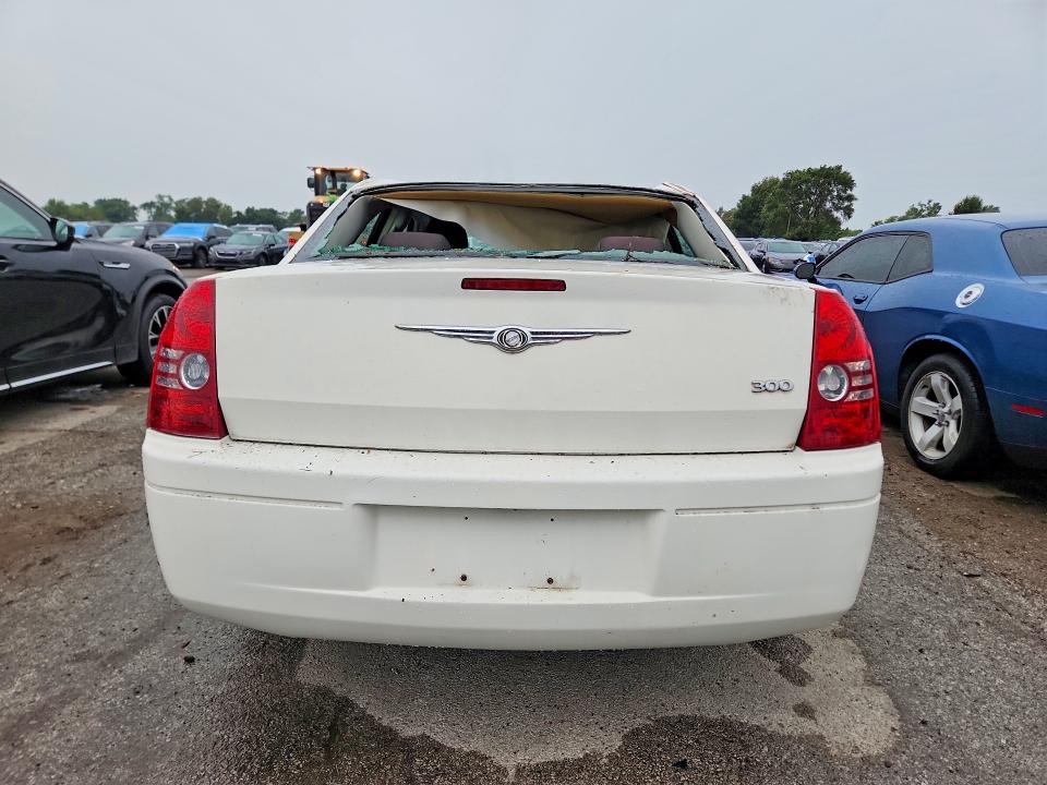 Foto 6 de la subasta – 2008 CHRYSLER 300 con VIN 2C3KA43R18H127004