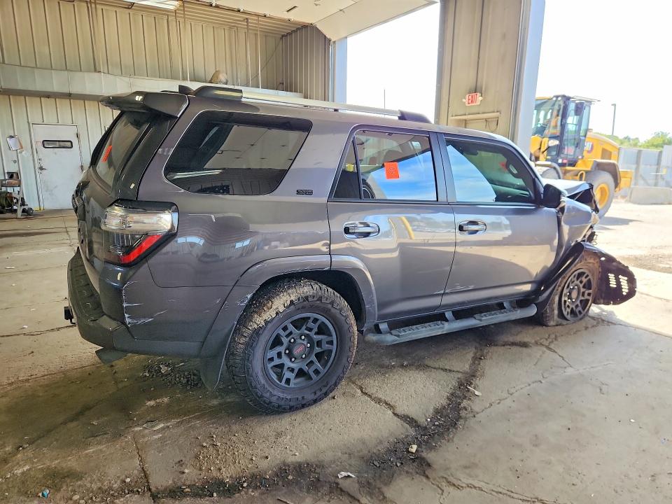Photo 3 from auction – 2021 TOYOTA 4RUNNER with VIN JTEFU5JR3M5244531