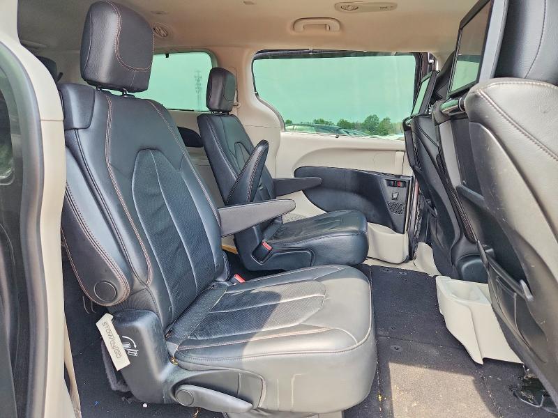 Photo 11 from auction – 2017 CHRYSLER PACIFICA with VIN 2C4RC1EG2HR684237