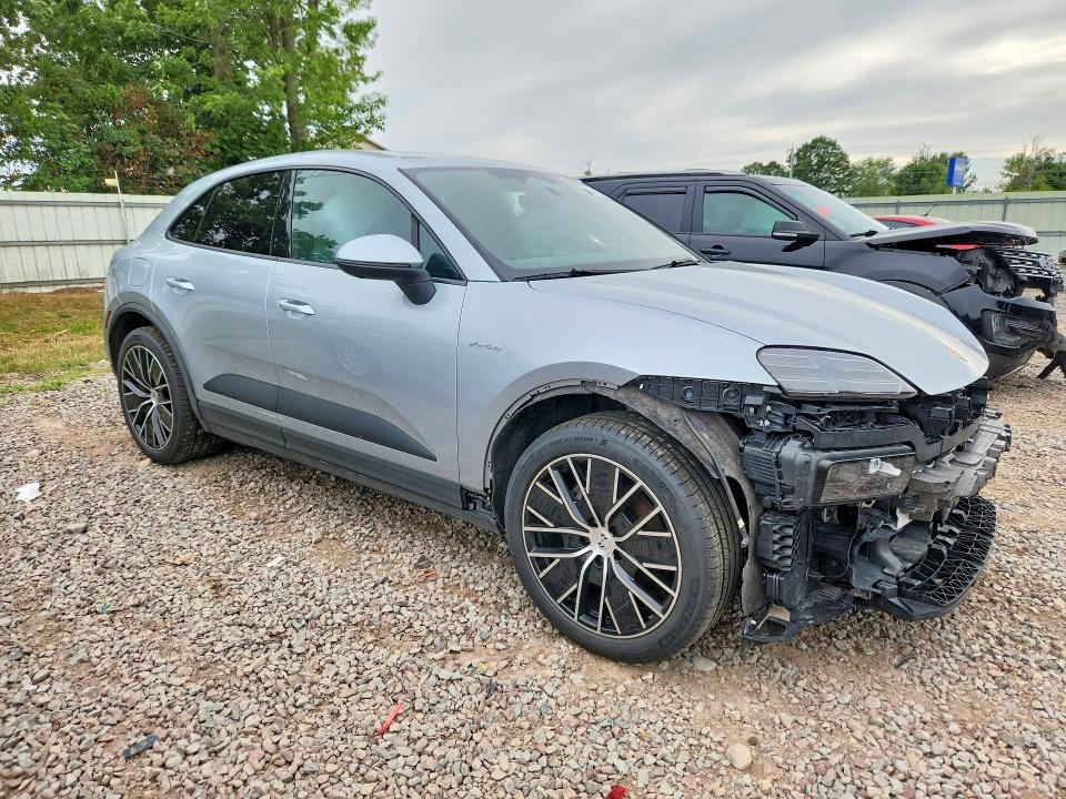 Photo 4 from auction – 2024 PORSCHE MACAN with VIN WP1AA2XA9RL001361