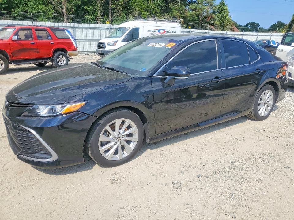 TOYOTA CAMRY 2022 with VIN 4T1C11BK4NU071518 - Photo from auction