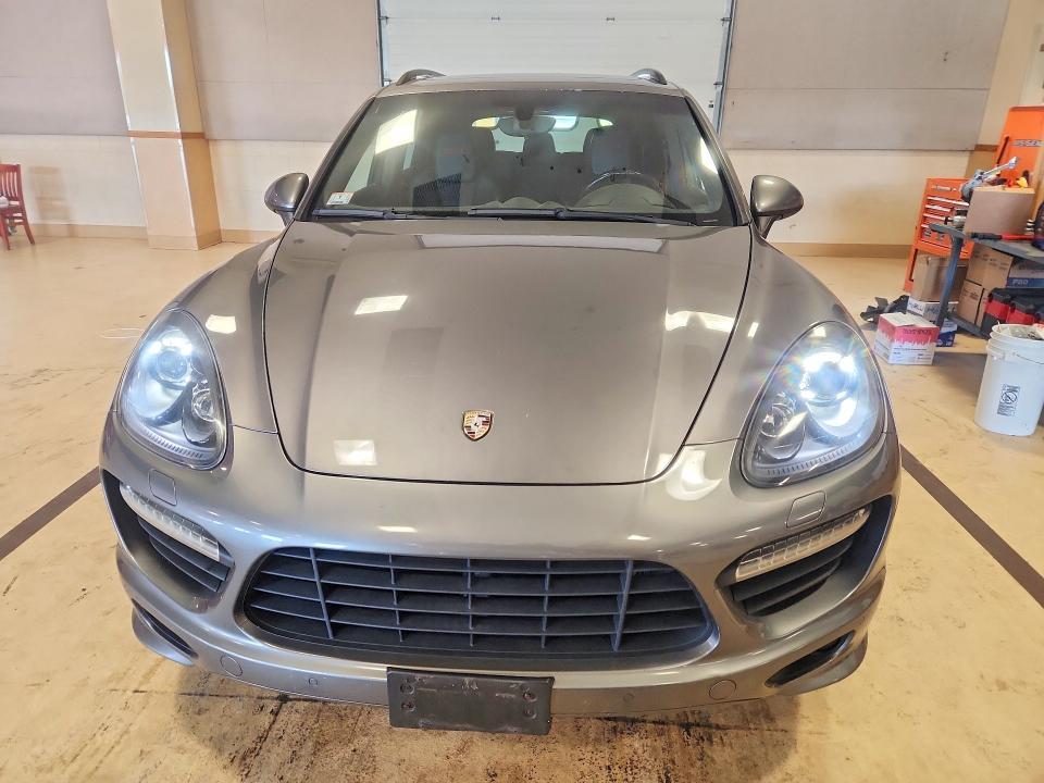Photo 5 from auction – 2013 PORSCHE CAYENNE with VIN WP1AD2A20DLA77572