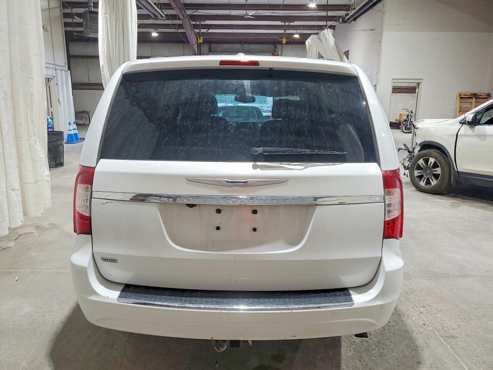 Photo 6 from auction – 2015 CHRYSLER TOWN & COUNTRY with VIN 2C4RC1BG8FR738898
