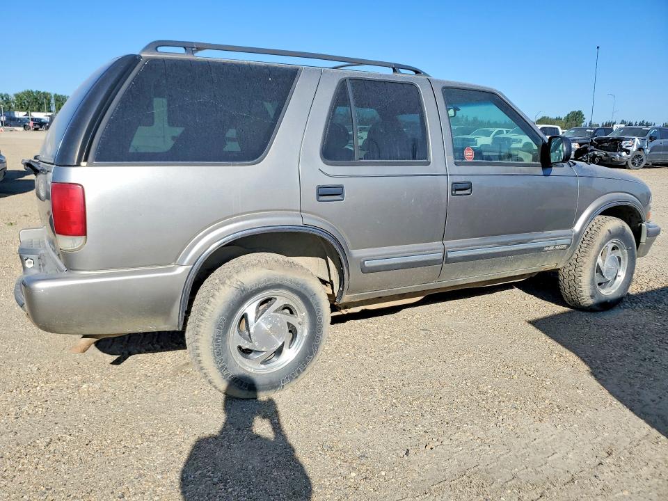 Photo 3 from auction – 2001 CHEVROLET BLAZER with VIN 1GNDT13WX12179336