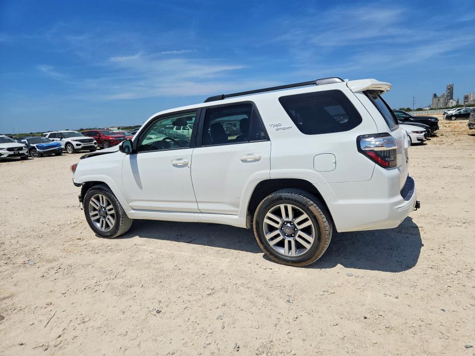 Photo 2 from auction – 2024 TOYOTA 4RUNNER with VIN JTEAU5JR2R5310889