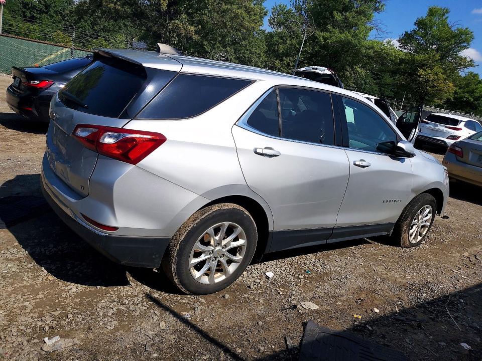 Photo 3 from auction – 2020 CHEVROLET EQUINOX with VIN 2GNAXKEV2L6225426