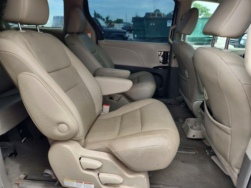 Photo 11 from auction – 2019 TOYOTA SIENNA with VIN 5TDDZ3DC9KS226292