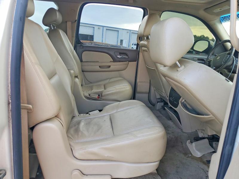 Photo 11 from auction – 2010 CHEVROLET SUBURBAN with VIN 1GNUCKE02AR134364