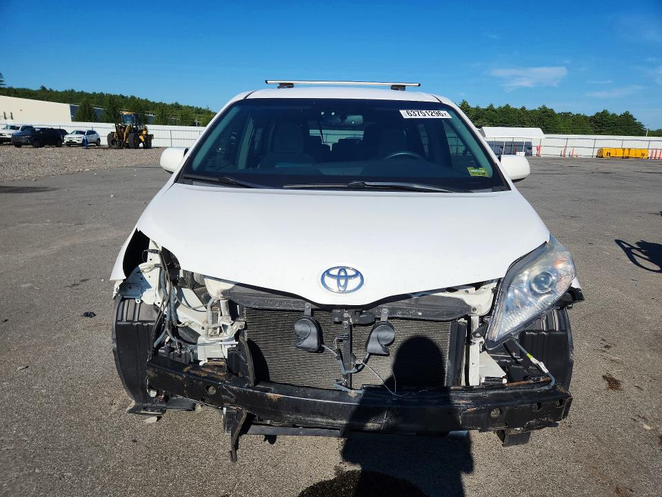 Photo 5 from auction – 2017 TOYOTA SIENNA with VIN 5TDKZ3DC8HS875601