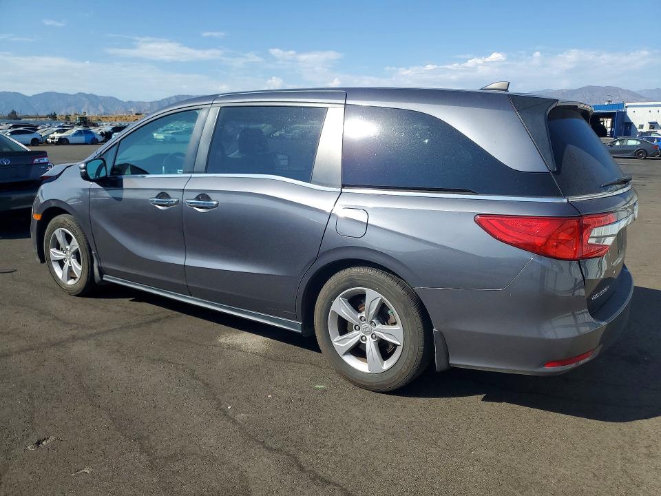 Photo 2 from auction – 2018 HONDA ODYSSEY with VIN 5FNRL6H59JB042283