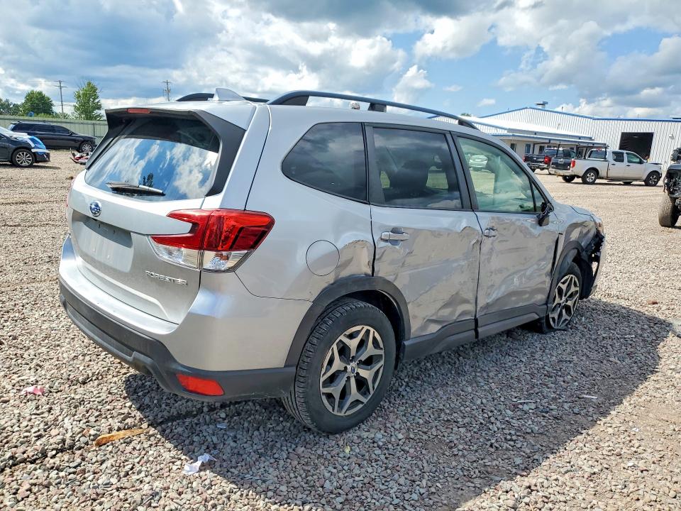 Photo 3 from auction – 2019 SUBARU FORESTER with VIN JF2SKAEC5KH410259