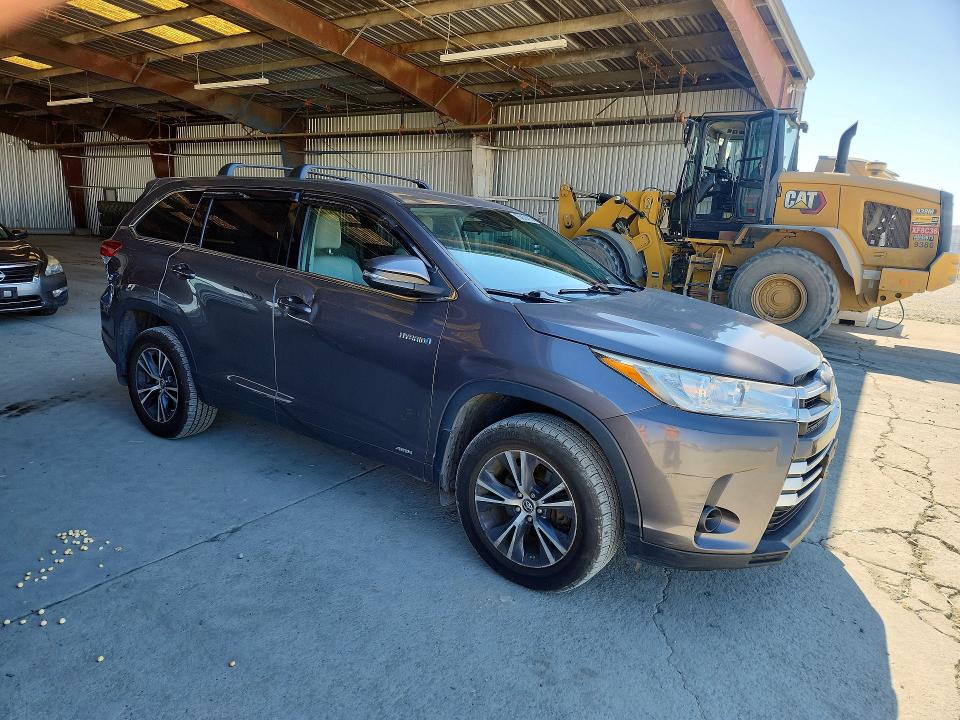 Photo 4 from auction – 2017 TOYOTA HIGHLANDER HYBRID with VIN 5TDBGRFHXHS030606