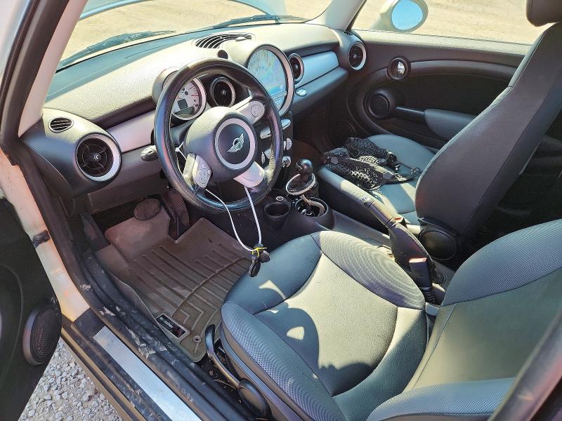Photo 8 from auction – 2010 MINI COOPER with VIN WMWMF3C5XATZ23494