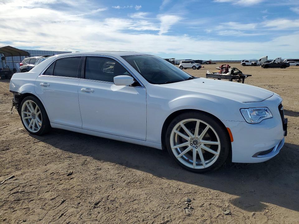 Photo 4 from auction – 2015 CHRYSLER 300 with VIN 2C3CCAAG9FH814193