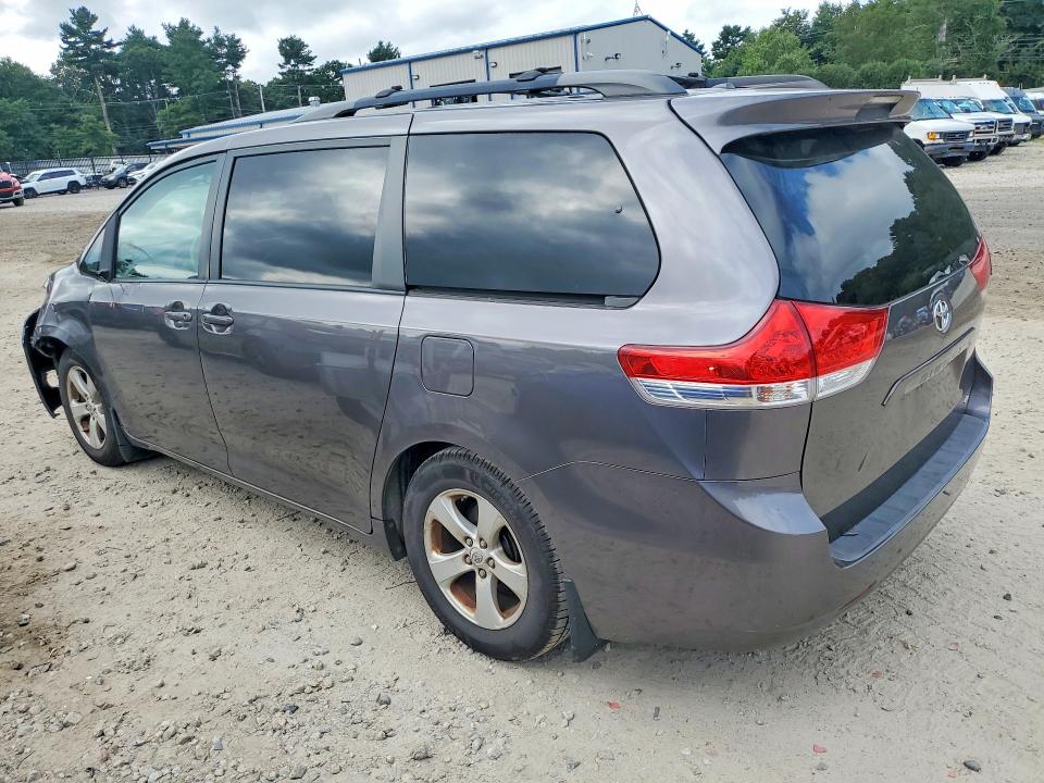Photo 2 from auction – 2011 TOYOTA SIENNA with VIN 5TDKK3DCXBS115455