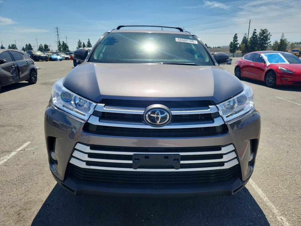 Photo 5 from auction – 2018 TOYOTA HIGHLANDER with VIN 5TDKZRFH6JS529757