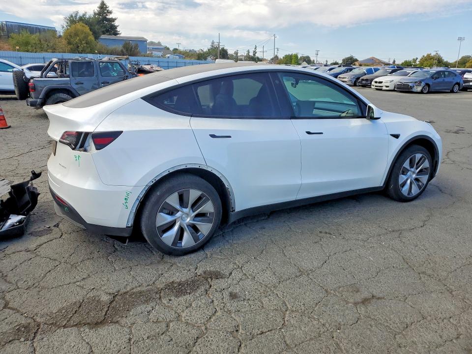 Photo 3 from auction – 2023 TESLA MODEL Y with VIN 7SAYGDEE5PF738370