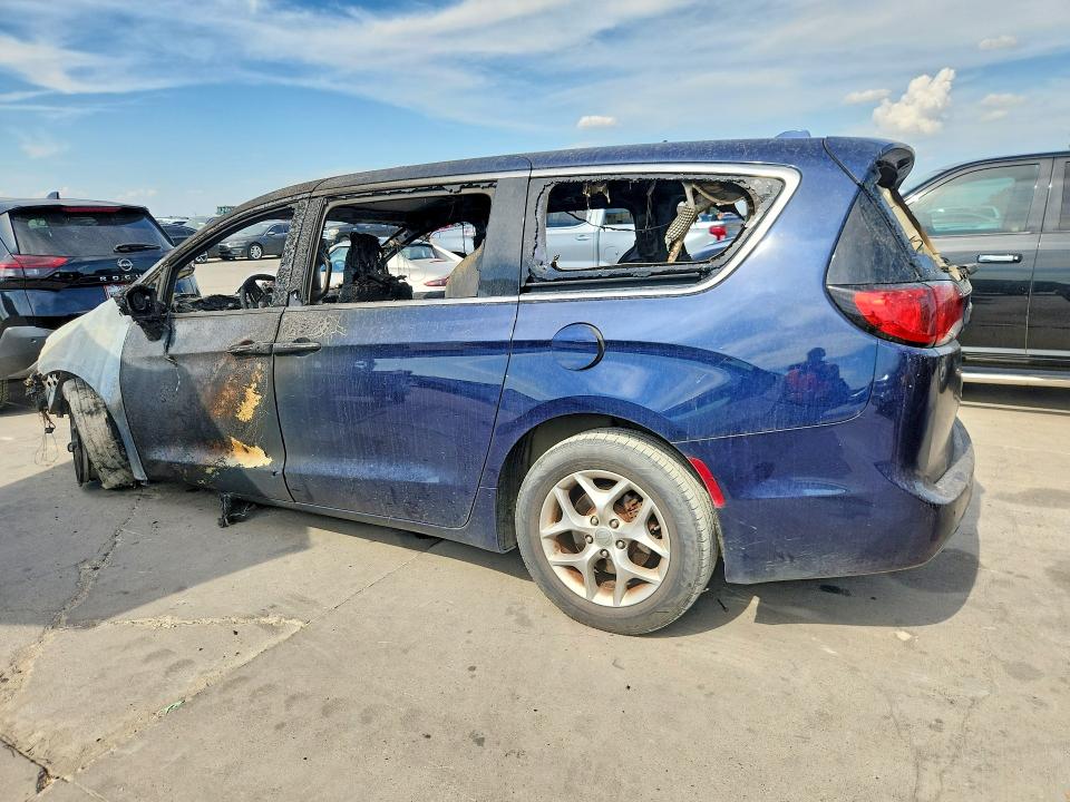 Photo 2 from auction – 2018 CHRYSLER PACIFICA with VIN 2C4RC1FG3JR270906