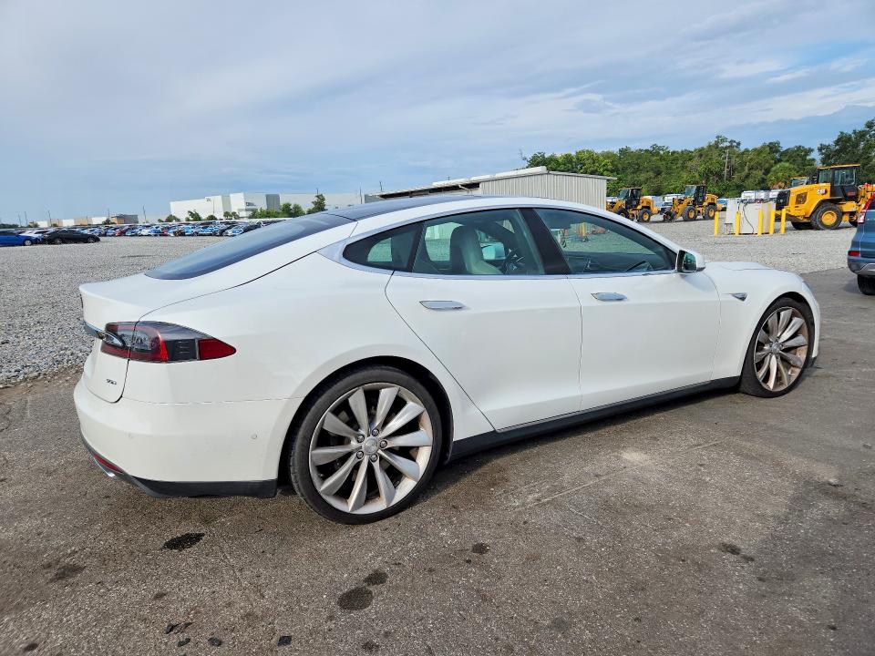 Photo 3 from auction – 2016 TESLA MODEL S with VIN 5YJSA1E28GF131209