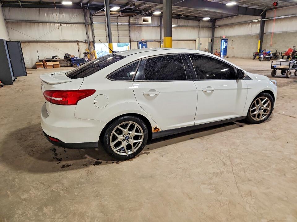 Photo 3 from auction – 2015 FORD FOCUS with VIN 1FADP3F20FL245174