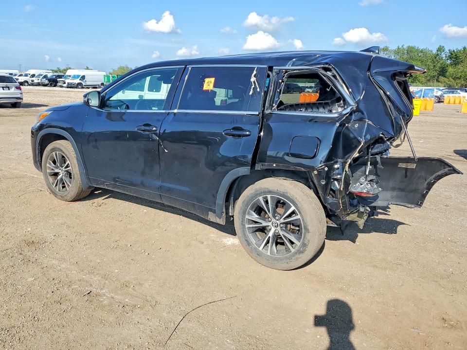 Photo 2 from auction – 2017 TOYOTA HIGHLANDER with VIN 5TDBZRFH8HS388720