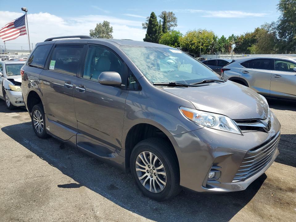 Photo 4 from auction – 2020 TOYOTA SIENNA with VIN 5TDYZ3DC1LS067691