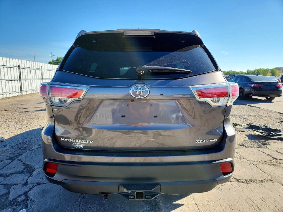 Photo 6 from auction – 2015 TOYOTA HIGHLANDER with VIN 5TDJKRFHXFS151935
