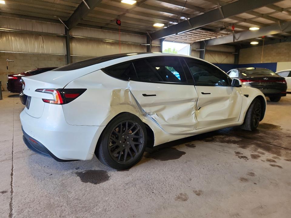 Снимка 3 от търг – 2024 TESLA MODEL 3 с VIN 5YJ3E1EA2RF842715