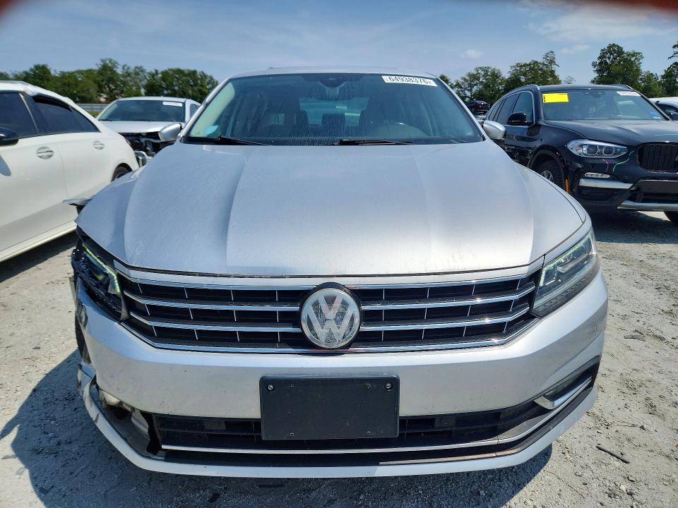 Photo 5 from auction – 2017 VOLKSWAGEN PASSAT with VIN 1VWCT7A35HC025375