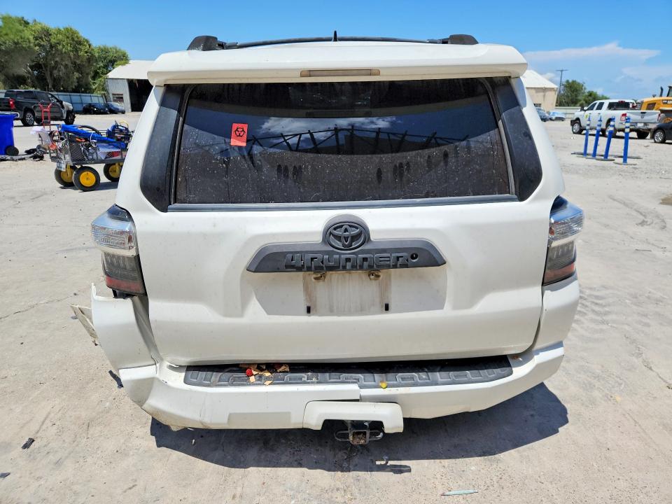 Photo 6 from auction – 2018 TOYOTA 4RUNNER with VIN JTEBU5JR4J5584491