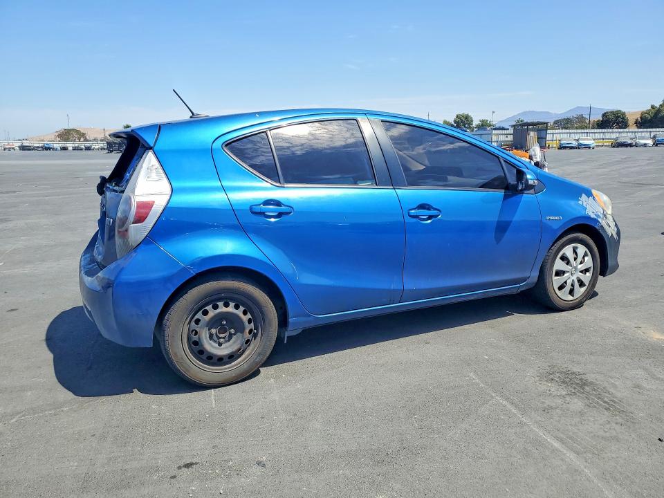 Photo 3 from auction – 2012 TOYOTA PRIUS C with VIN JTDKDTB3XC1522042