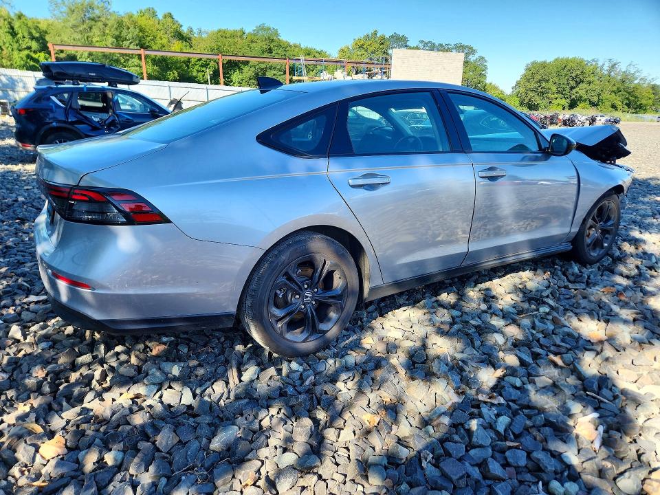 Снимка 3 от търг – 2025 HONDA ACCORD с VIN 1HGCY1F46SA041074