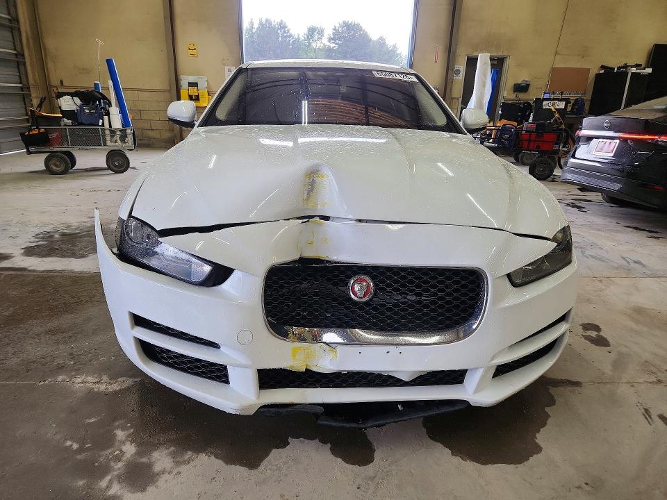 Photo 5 from auction – 2018 JAGUAR XE with VIN SAJAR4FX1JCP34590