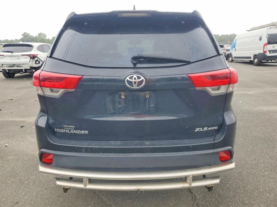 Снимка 6 от търг – 2018 TOYOTA HIGHLANDER с VIN 5TDJZRFH3JS531462