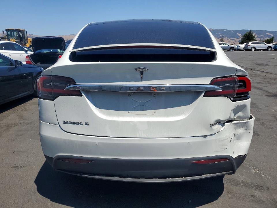 Photo 6 from auction – 2017 TESLA MODEL X with VIN 5YJXCBE20HF059588