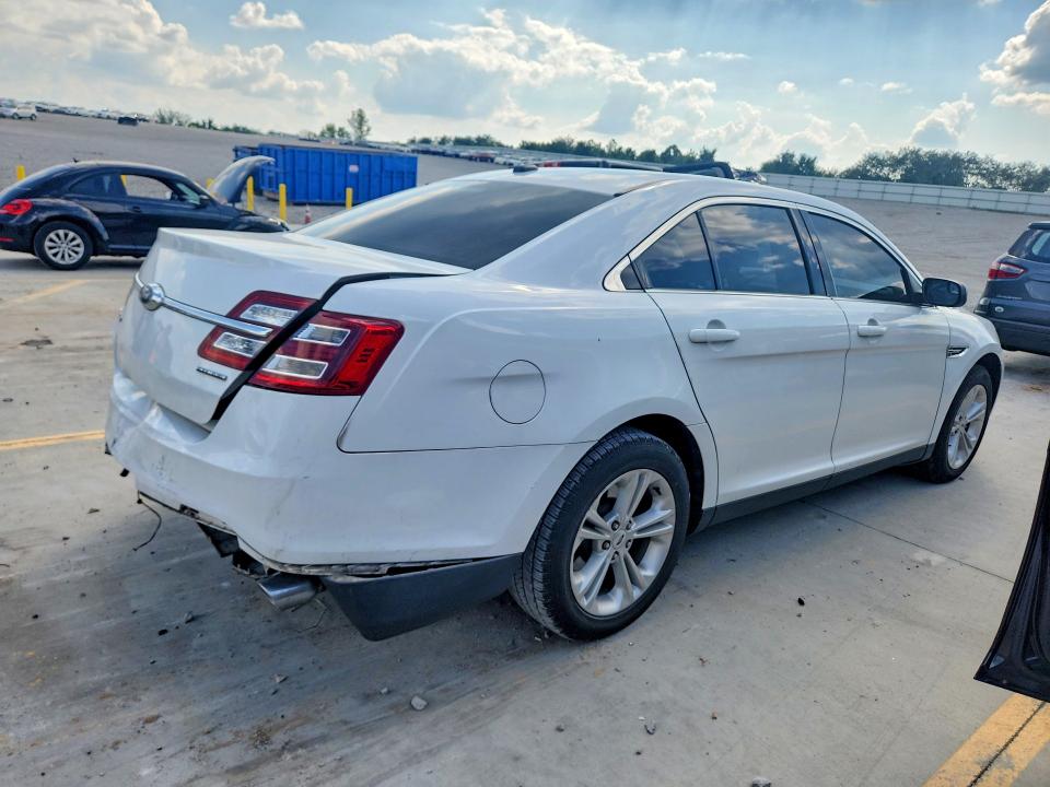 Photo 3 from auction – 2017 FORD TAURUS with VIN 1FAHP2D82HG110244