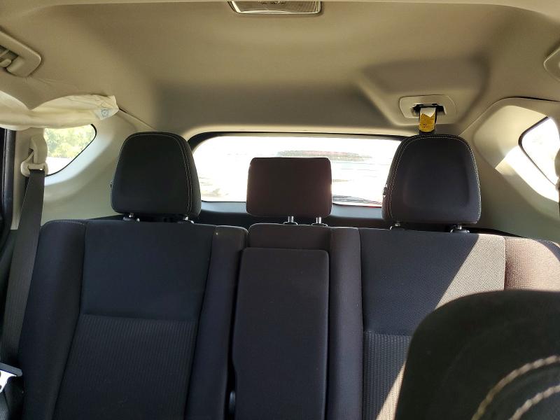 Photo 10 from auction – 2015 TOYOTA RAV4 with VIN JTMRFREV1FD120907