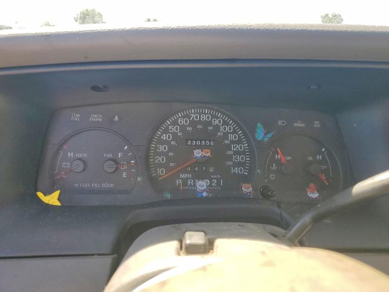 Photo 9 from auction – 2001 FORD CROWN VICTORIA with VIN 2FAFP71W91X127310