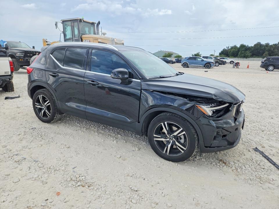 Photo 4 from auction – 2025 VOLVO XC40 with VIN YV4L12UJ2S2479373