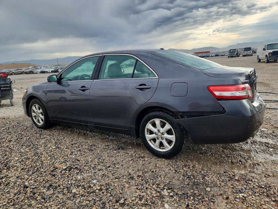Zdjęcie 2 z aukcji – 2011 TOYOTA CAMRY z VIN 4T1BF3EK2BU632475