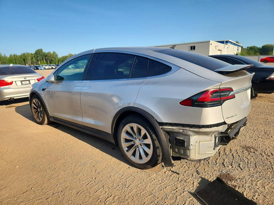 Photo 2 from auction – 2018 TESLA MODEL X with VIN 5YJXCAE21JF102111