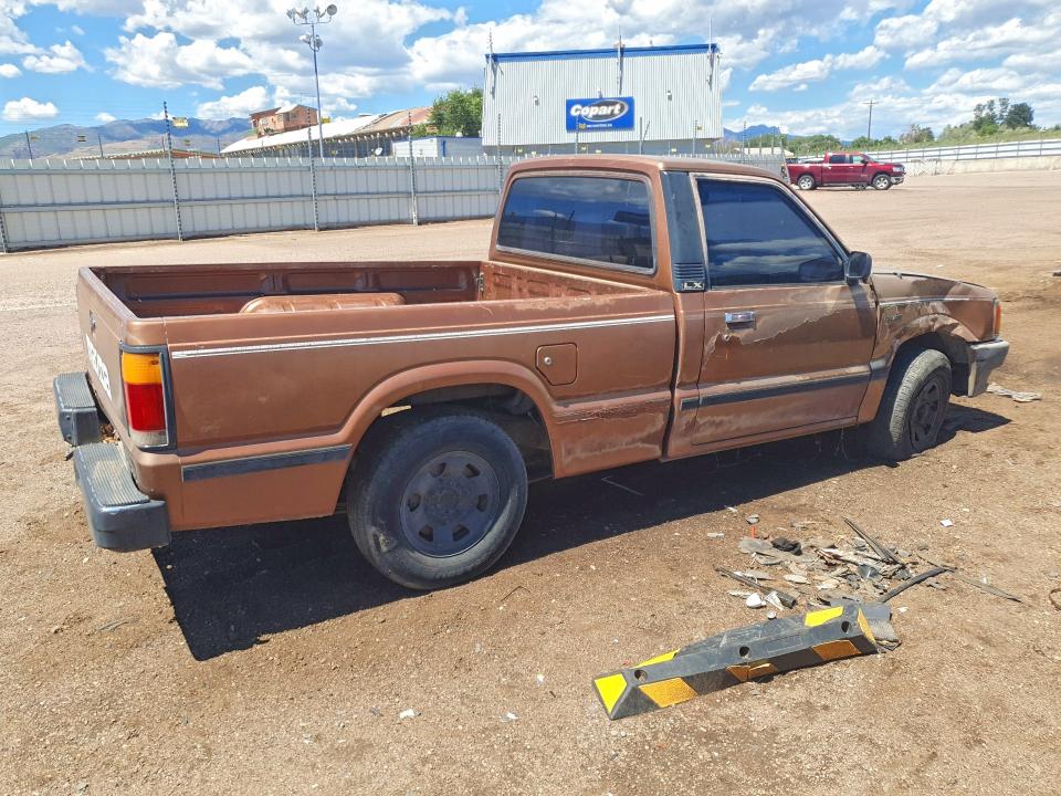 Photo 3 from auction – 1986 MAZDA B2000 with VIN JM2UF1118G0550601