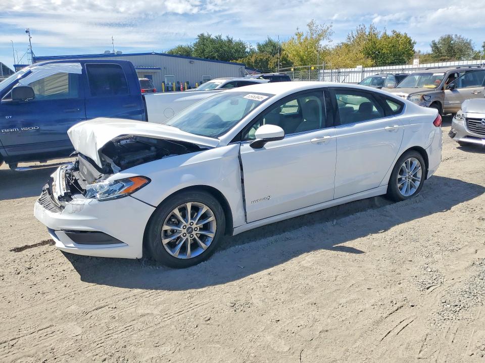 FORD FUSION 2017 مع رقم تعريف المركبة 3FA6P0LU1HR266147 - صورة من المزاد