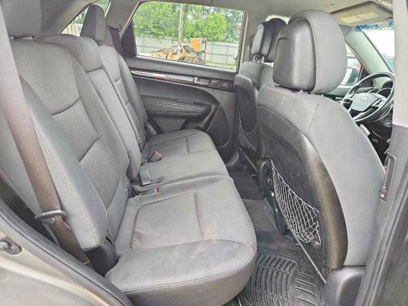 Photo 11 from auction – 2013 KIA SORENTO with VIN 5XYKTDA25DG348772
