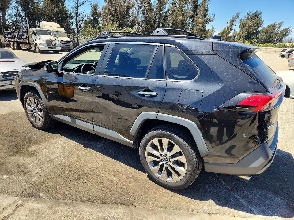 Photo 2 from auction – 2019 TOYOTA RAV4 with VIN 2T3N1RFV1KC016668