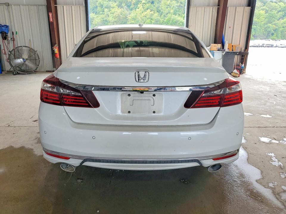 Photo 6 from auction – 2017 HONDA ACCORD with VIN 1HGCR3F91HA012689